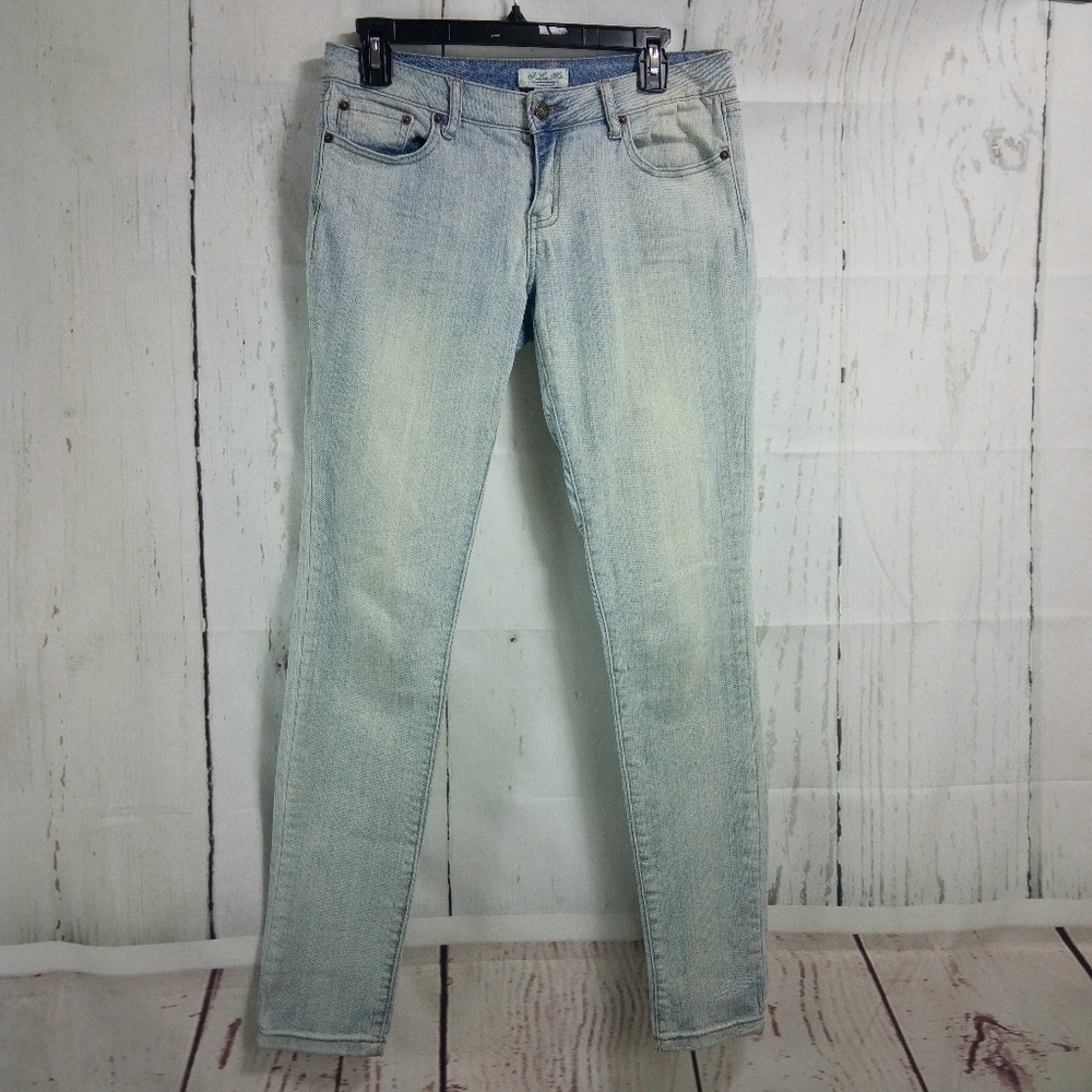 I Love H81 Premium Denim Size 27 Skinny Leg Jeans